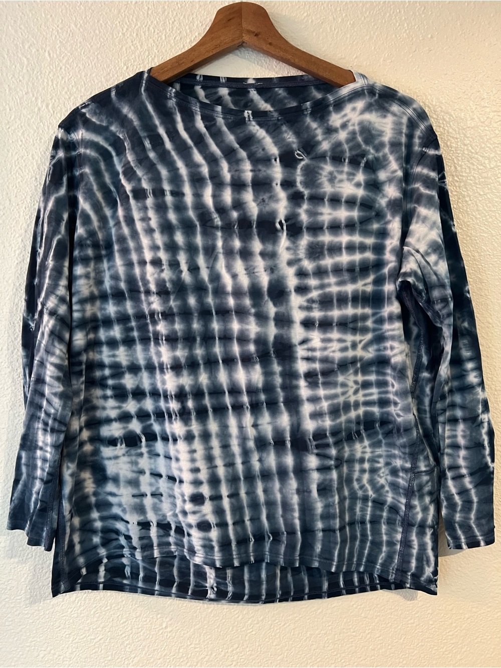 lululemon athletica Women's Long Sleeve Tie-Dye Tee in Navy and White